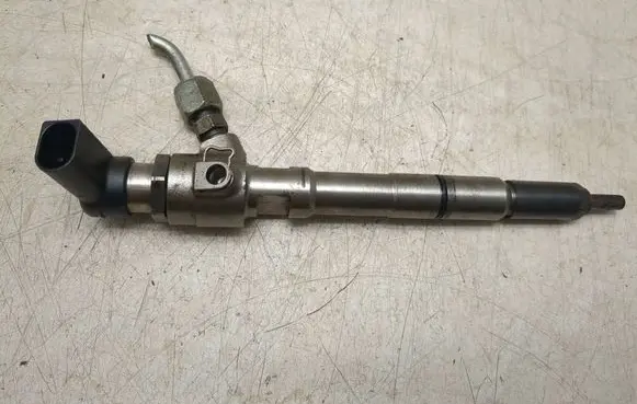 Volkswagen Caddy Fuel injector 03L130277B