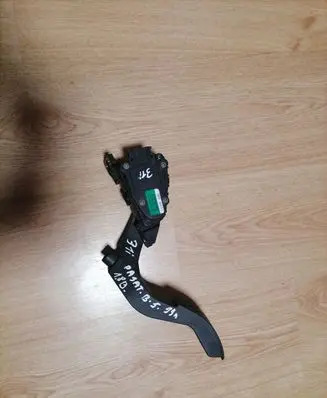 Volkswagen PASSAT B5 Accelerator throttle pedal 8D1721523A 6PV00802607
