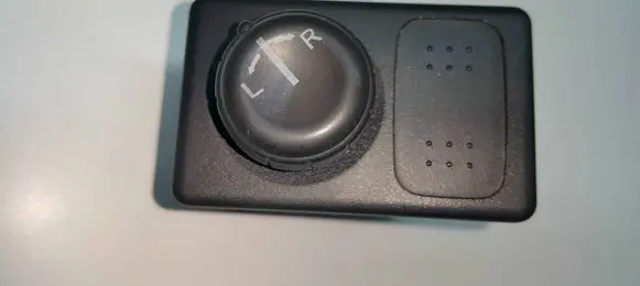 Wing mirror switch