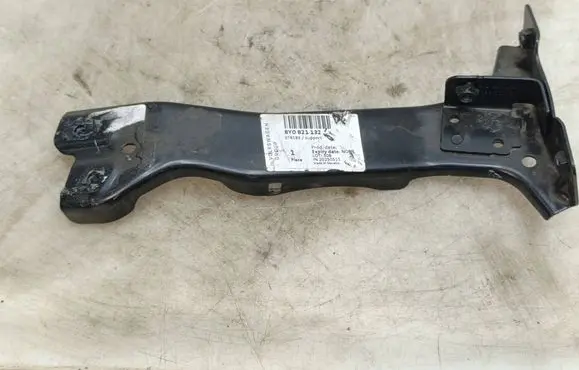 Audi A3 8Y Fender mounting bracket 8Y0821132