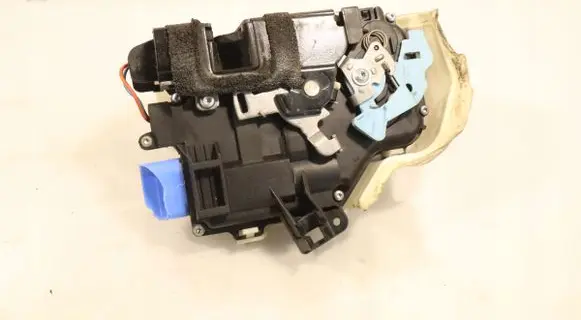 Volkswagen Phaeton Front door lock 25100D6
