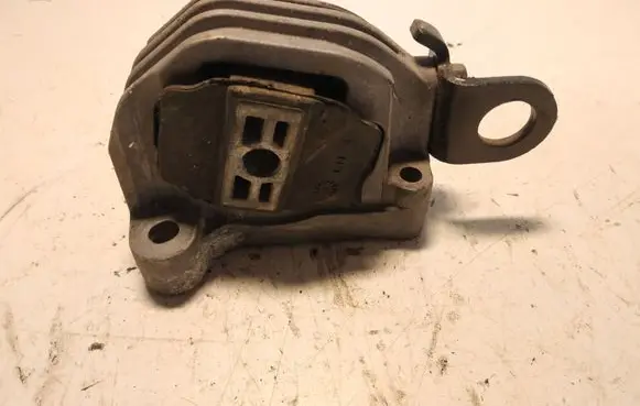 Volvo V70 Engine mount bracket 30776354