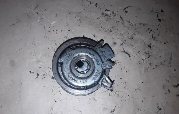 Volkswagen PASSAT B6 Belt tensioner pulley 038109243M
