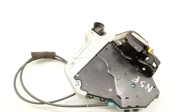 Suzuki Grand Vitara II Front door lock