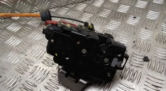 Audi A4 S4 B6 8E 8H Rear door lock 4B0839015D