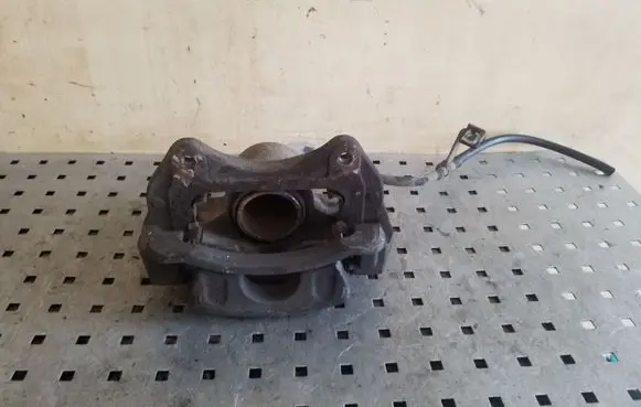 Hyundai i40 Front brake caliper
