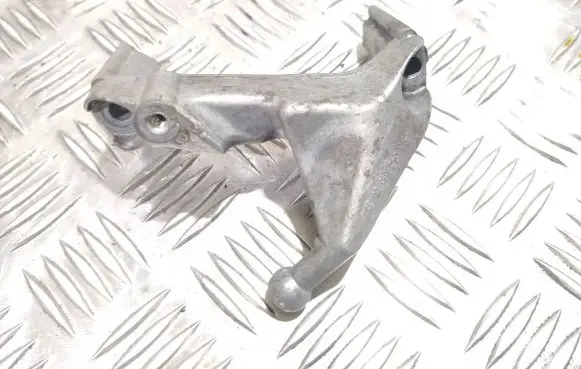 Mercedes-Benz C W204 Engine mounting bracket A6460160038