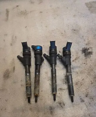 Toyota Yaris Fuel injectors set 0445110085