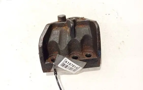 Engine mounting bracket