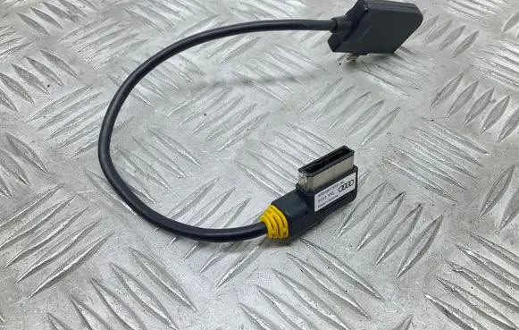 Audi A3 S3 8V USB socket connector 4F0051510AL