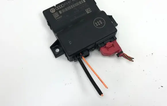 Audi A4 S4 B8 8K Gateway control module 8T0907468F