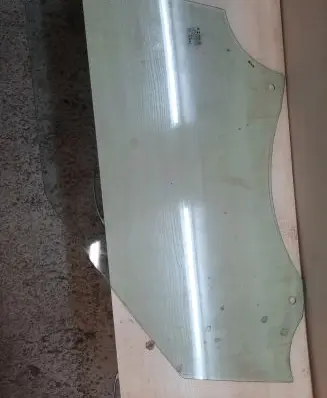 Land Rover Evoque I Front door window glass four-door