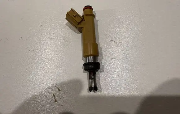 Toyota Prius+ (ZVW40) Fuel injector 2325001030 232500T030