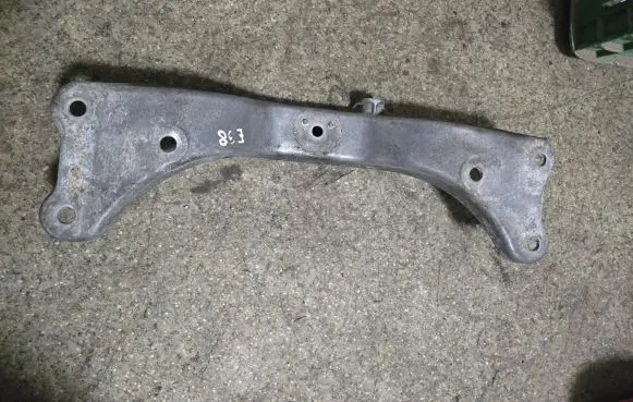 BMW 7 E38 Gearbox mounting bracket 1141842