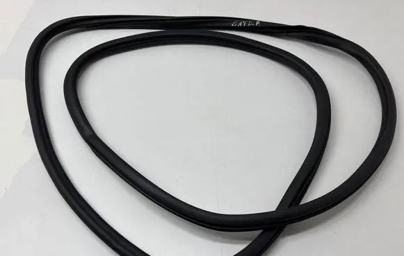 Porsche Cayenne (9Y0 9Y3) Front door rubber seal 9Y0831721