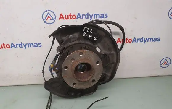 BMW 4 F32 F33 Rear wheel hub spindle/knuckle 6797507 33326797507