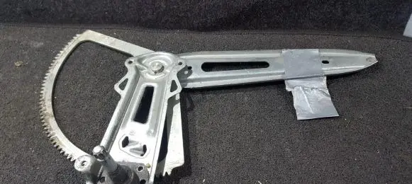 Opel Tigra A Front door window regulator with motor 