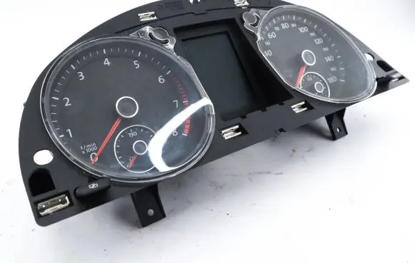 Volkswagen PASSAT CC Speedometer (instrument cluster) 3C8920970M 013284