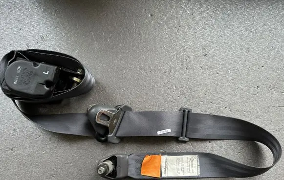 Nissan Patrol Y60 Rear seatbelt 8884520J11
