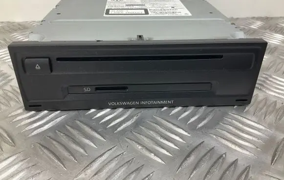 Volkswagen Golf VII Radio/CD/DVD/GPS head unit 5G0035820A