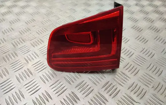 Volkswagen Tiguan Tailgate rear/tail lights 5N0945094G