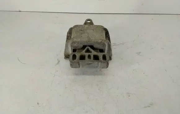 Audi A4 S4 B6 8E 8H Engine mount bracket