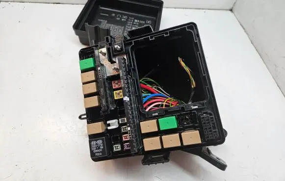 KIA Sportage Fuse module 91203F1590 91941F1541