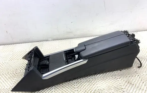 Mercedes-Benz E W212 Center console 