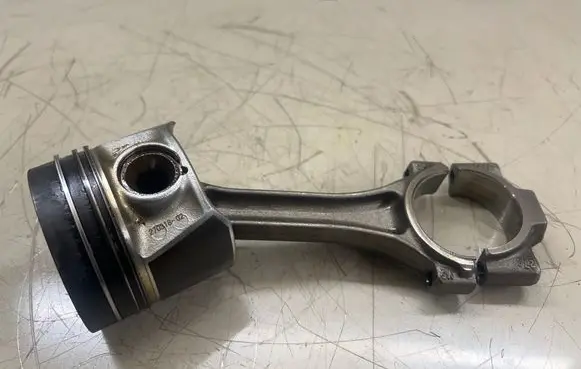 Seat Leon (5F) Piston with connecting rod 79L121 27031802 MCJ