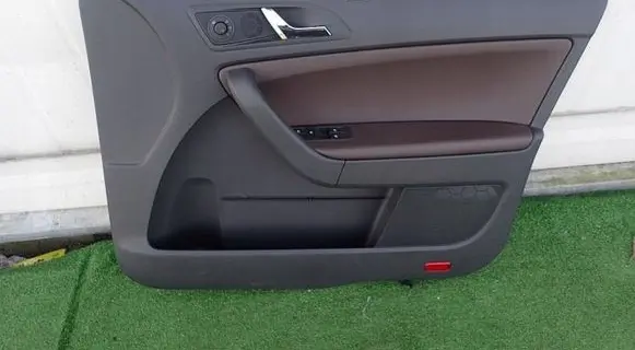 Skoda Yeti (5L) Front door card panel trim 5L2867006