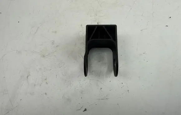 Volkswagen Touareg II Radiator mount bracket