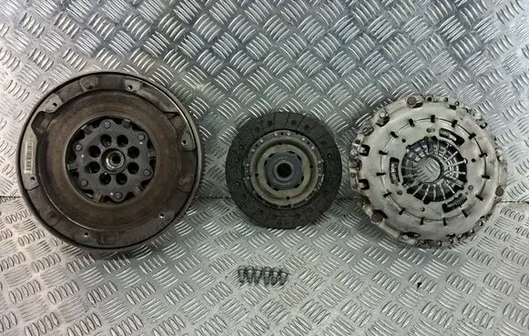 BMW 1 E81 E87 Clutch set kit 323078710