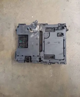Peugeot 206 Comfort/convenience module S105872300g O626460880