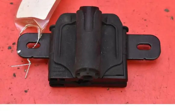 Volvo S60 Engine bonnet/hood lock/catch 31218878