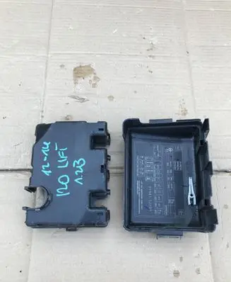 KIA Carens III Fuse box cover 91940-A4000
