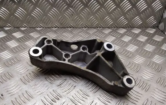 Skoda Yeti (5L) Gearbox mounting bracket 1K0199117