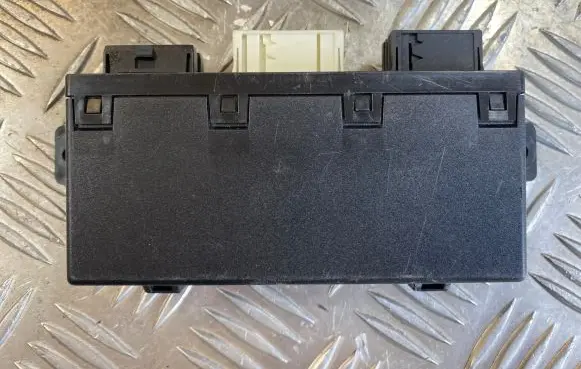 BMW 5 E39 Door control unit/module 61356904251 05071754 110187