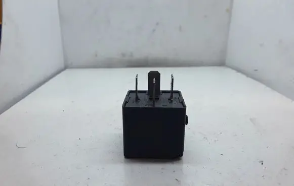 Volkswagen Transporter - Caravelle T5 Other relay 4H0951253A V23136B0006X080