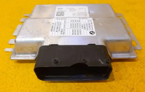BMW X7 G07 Air suspension control unit module (rear) 8837284