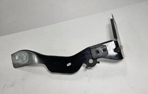 Fender mounting bracket