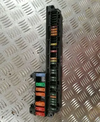 BMW 5 E60 E61 Fuse module 6957330