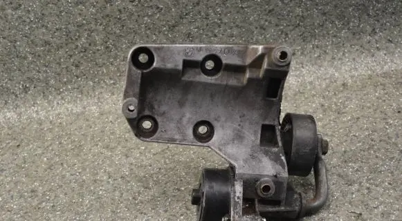 BMW 5 E39 A/C compressor mount bracket 7786194