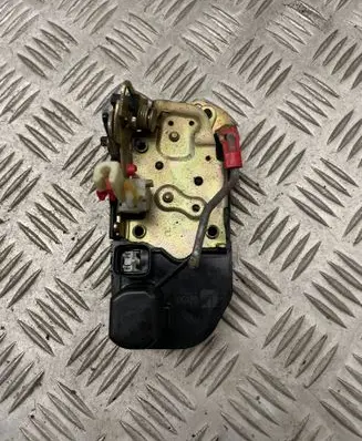 Dodge Durango II Rear door lock 