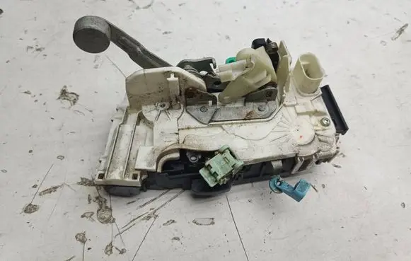 Dodge Nitro Front door lock P04589469AD D0930 FKD2127