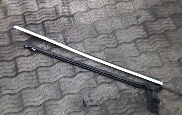 Mercedes-Benz CLS C219 Windshield trim NOCODE