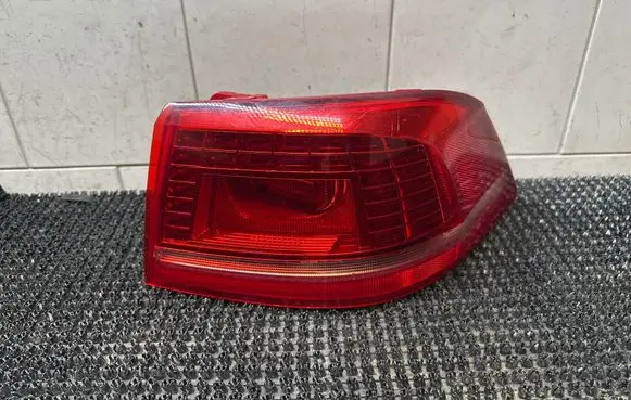 Volkswagen PASSAT B7 Rear/tail lights