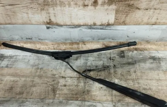 Hyundai Santa Fe Front wiper blade arm