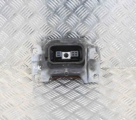 Engine mount bracket