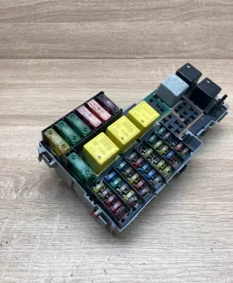 Opel Combo C Fuse module 09115140 90226846