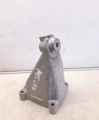 Mercedes-Benz SLK R171 Engine mounting bracket A2712231304 46000 666912